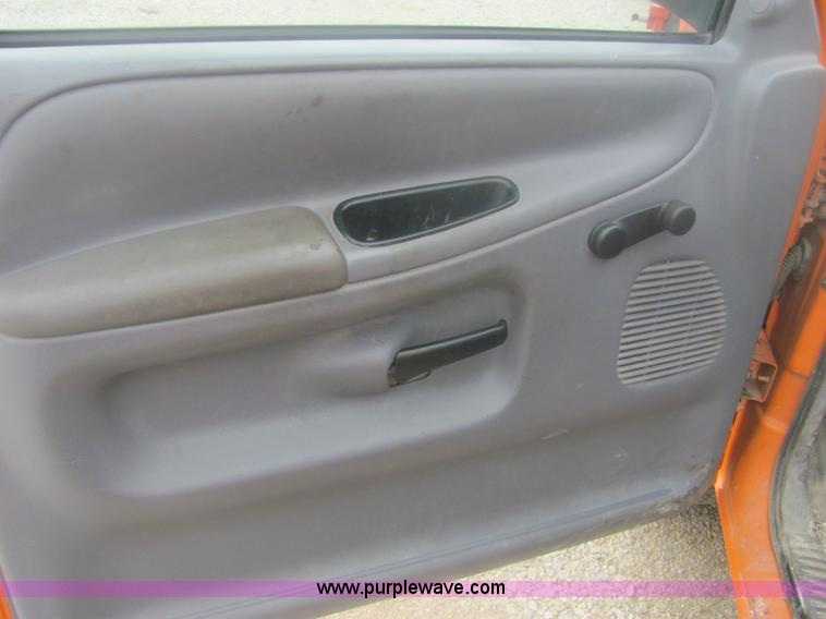 image for item 6162 2001 Dodge Ram 2500 pickup truck