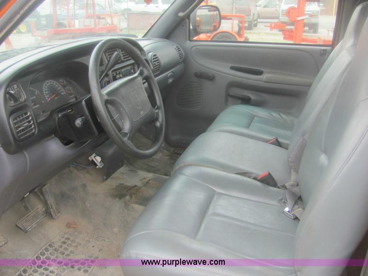 image for item 6162 2001 Dodge Ram 2500 pickup truck