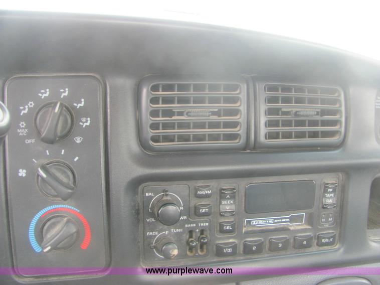 image for item 6162 2001 Dodge Ram 2500 pickup truck