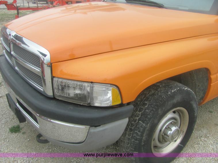 image for item 6162 2001 Dodge Ram 2500 pickup truck