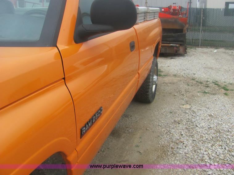 image for item 6162 2001 Dodge Ram 2500 pickup truck