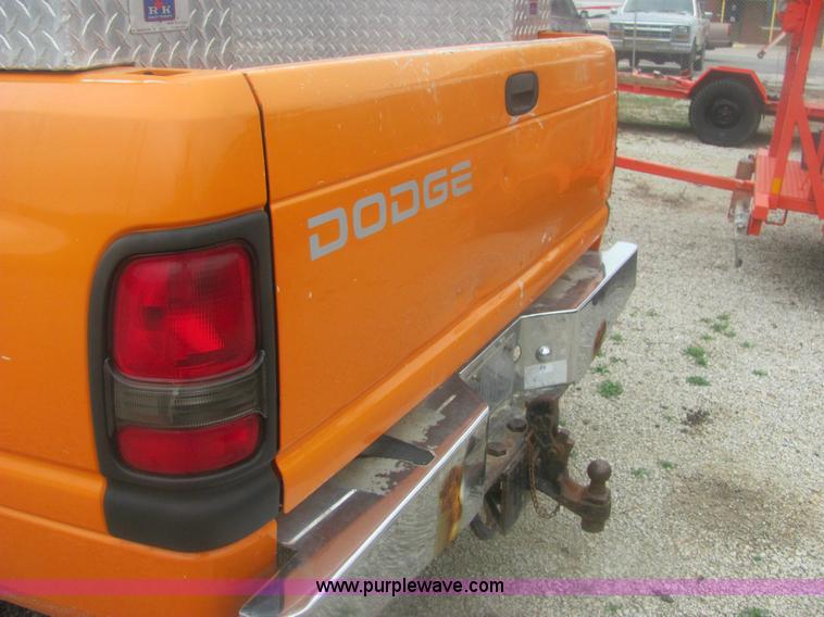 image for item 6162 2001 Dodge Ram 2500 pickup truck