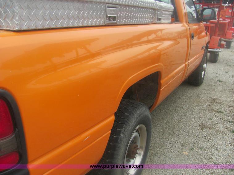 image for item 6162 2001 Dodge Ram 2500 pickup truck