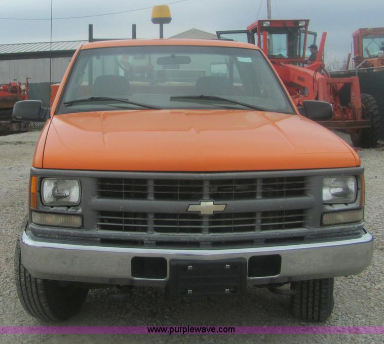 image for item 6164 1999 Chevrolet C2500 Silverado pickup truck