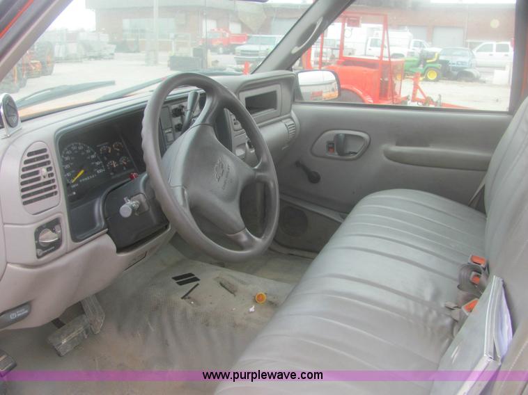 image for item 6164 1999 Chevrolet C2500 Silverado pickup truck