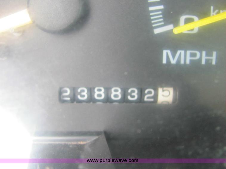 image for item 6164 1999 Chevrolet C2500 Silverado pickup truck