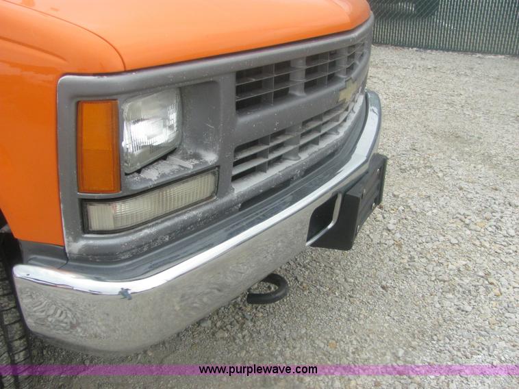 image for item 6164 1999 Chevrolet C2500 Silverado pickup truck