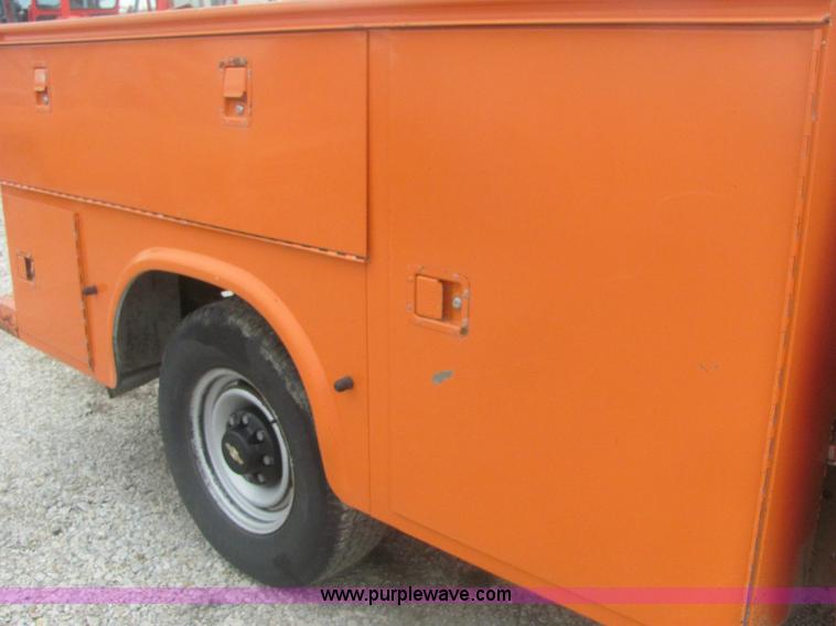 image for item 6164 1999 Chevrolet C2500 Silverado pickup truck