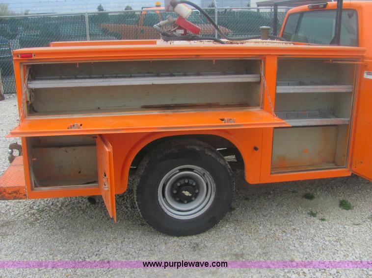 image for item 6164 1999 Chevrolet C2500 Silverado pickup truck