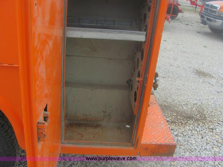 image for item 6164 1999 Chevrolet C2500 Silverado pickup truck