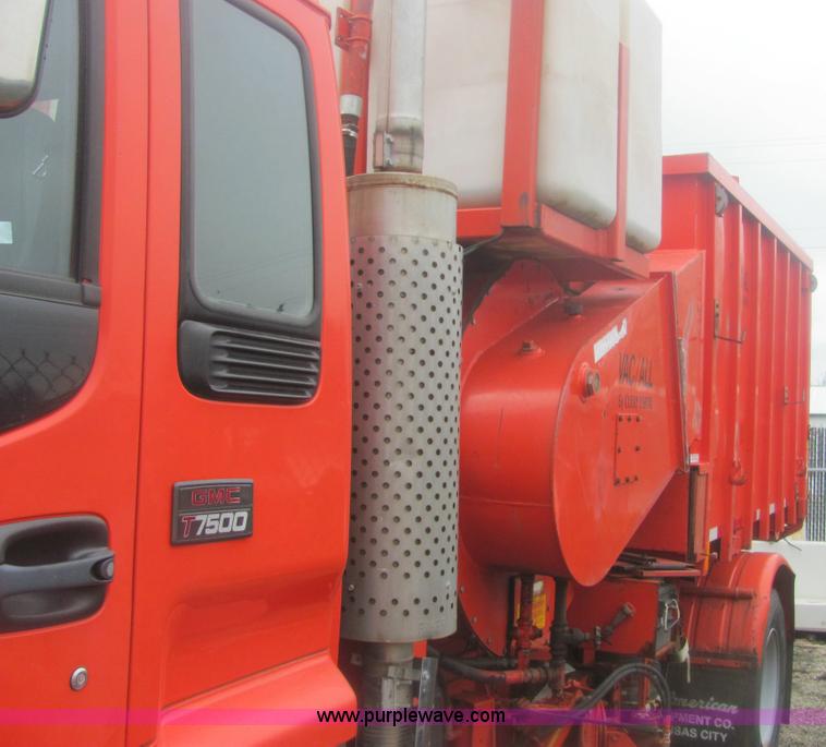 image for item 6170 2002 GMC T7500 street sweeper