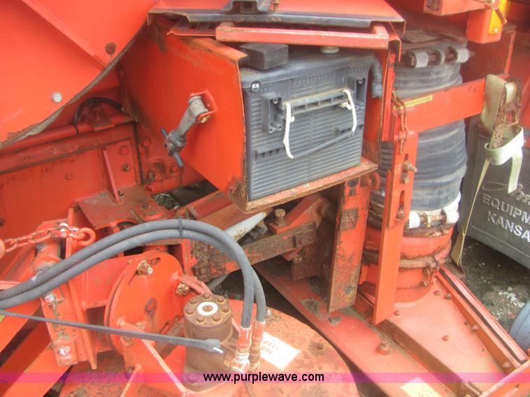 image for item 6170 2002 GMC T7500 street sweeper