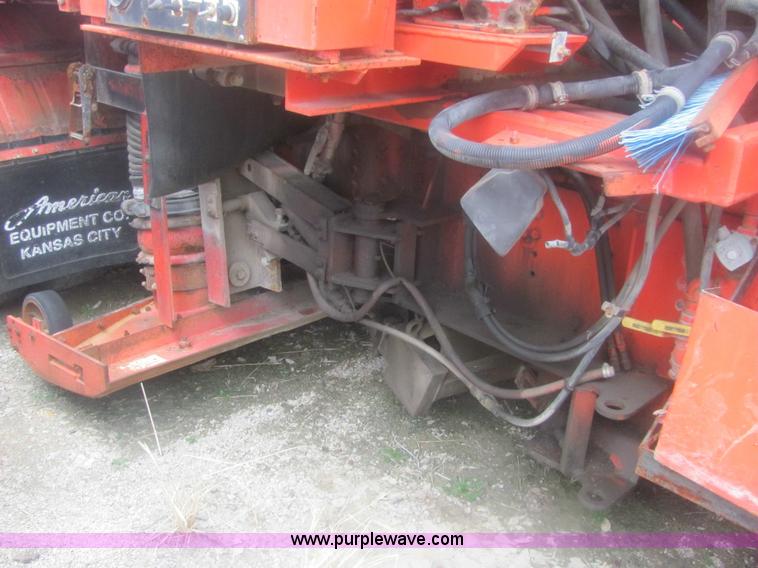 image for item 6170 2002 GMC T7500 street sweeper