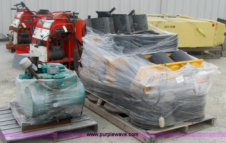 image for item 6172 Durasig portable traffic signal system