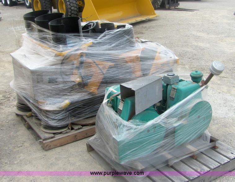 image for item 6172 Durasig portable traffic signal system