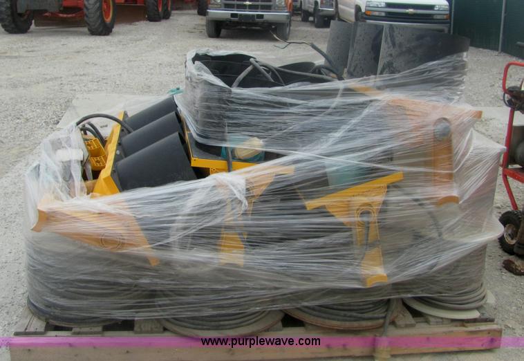 image for item 6172 Durasig portable traffic signal system