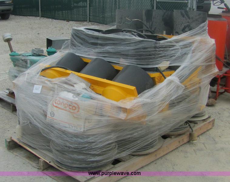 image for item 6172 Durasig portable traffic signal system