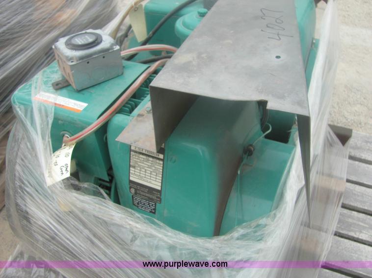 image for item 6172 Durasig portable traffic signal system