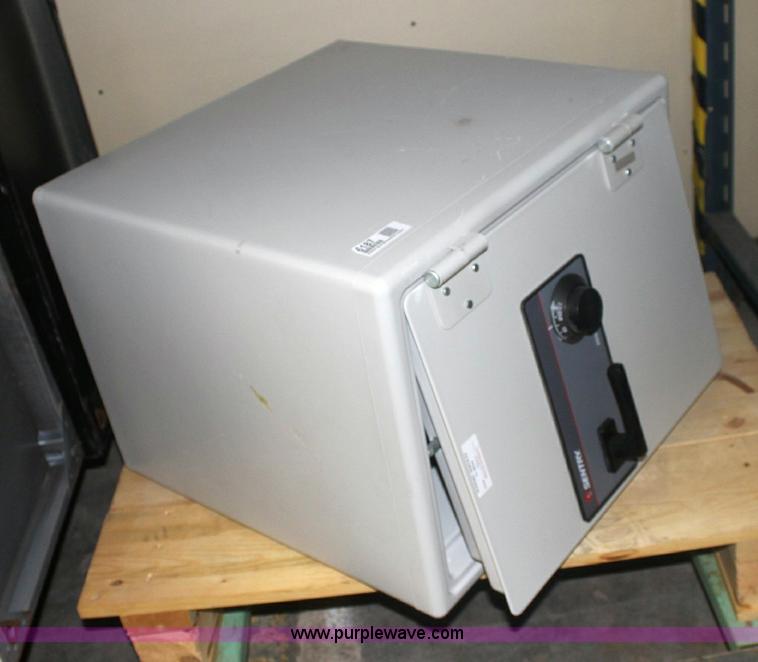 image for item 6187 Sentry 6530 combination safe