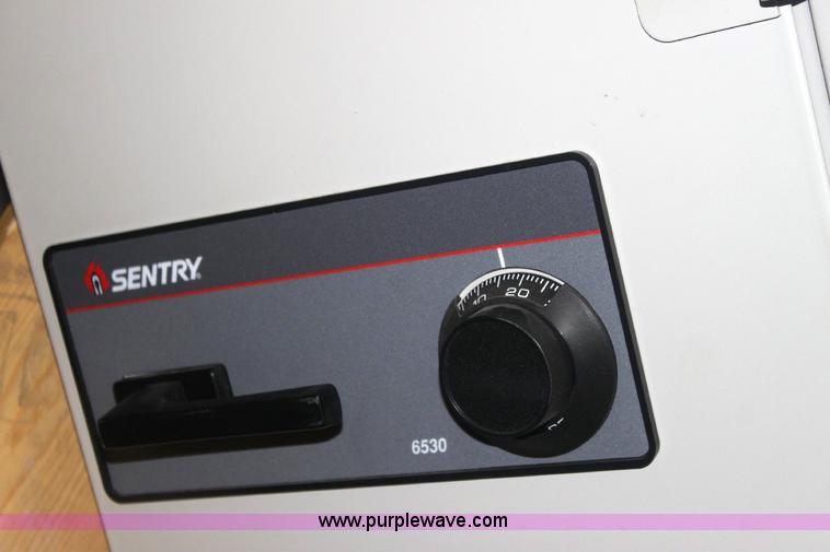 image for item 6187 Sentry 6530 combination safe