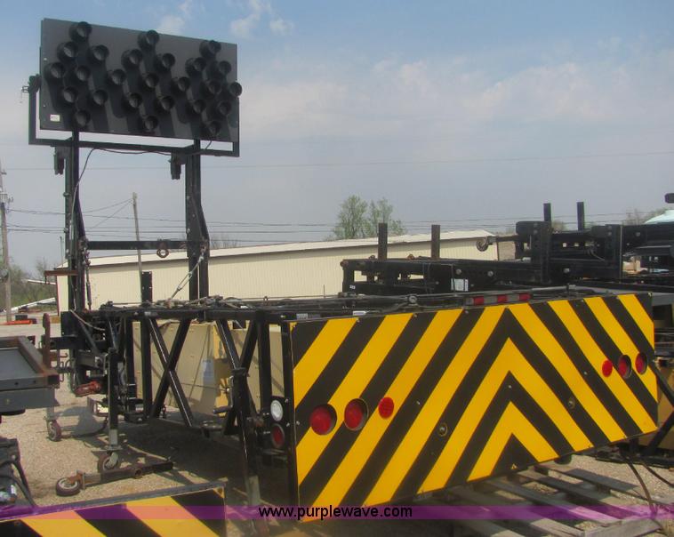 image for item 6195 2001 John Tomas crash attenuator