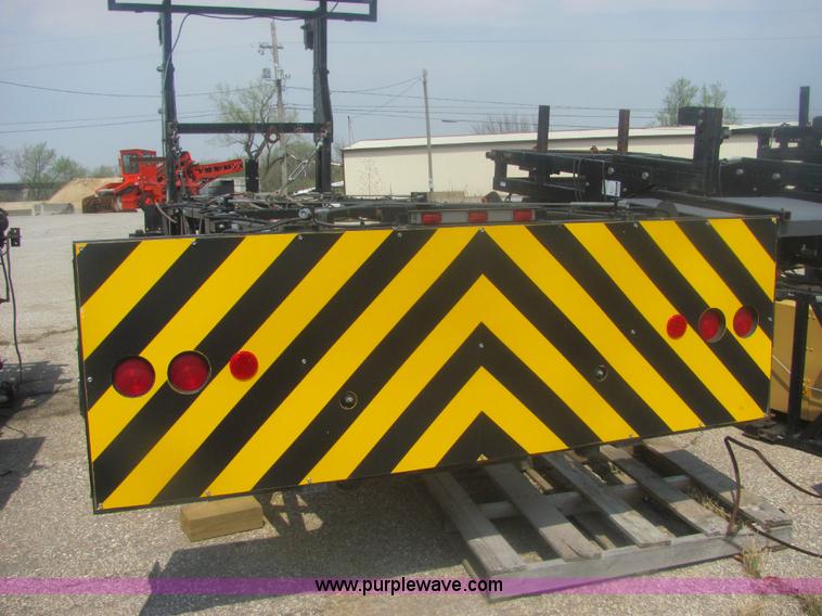 image for item 6195 2001 John Tomas crash attenuator