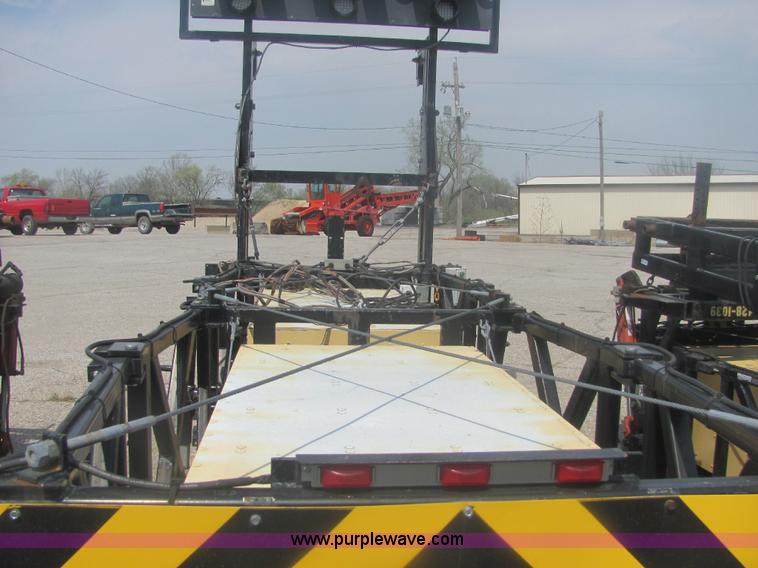 image for item 6195 2001 John Tomas crash attenuator