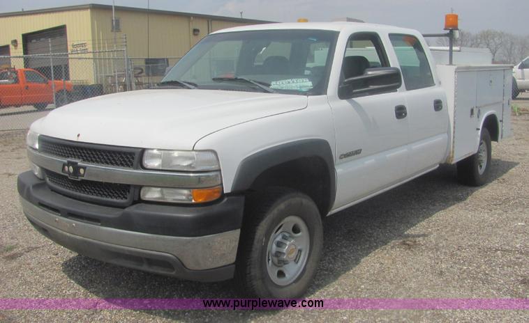 image for item 6201 2001 Chevrolet Silverado C2500HD pickup truck