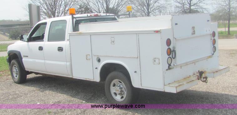 image for item 6201 2001 Chevrolet Silverado C2500HD pickup truck