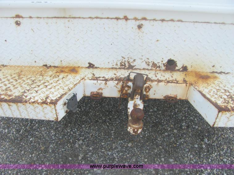 image for item 6201 2001 Chevrolet Silverado C2500HD pickup truck