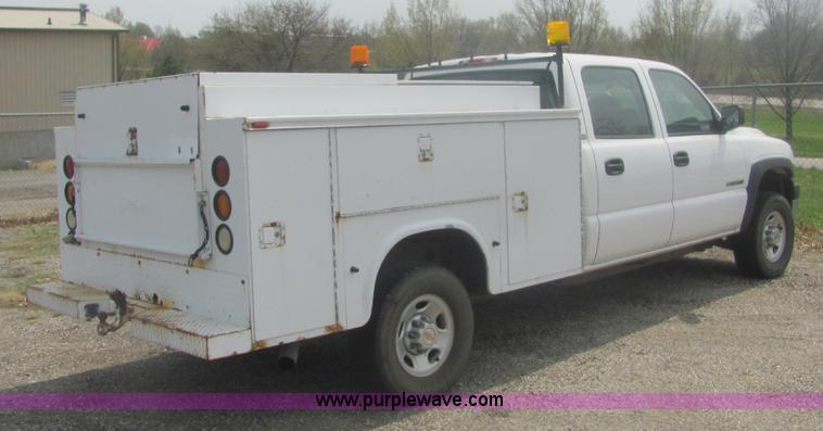 image for item 6201 2001 Chevrolet Silverado C2500HD pickup truck