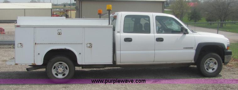 image for item 6201 2001 Chevrolet Silverado C2500HD pickup truck