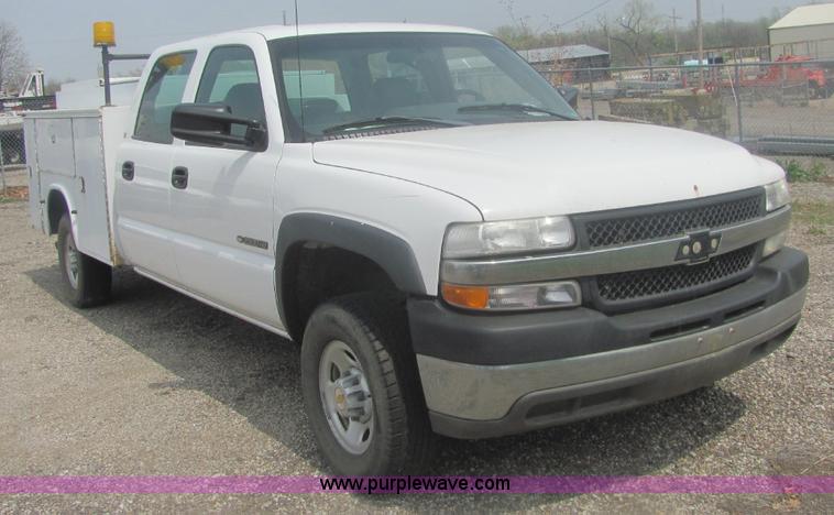 image for item 6201 2001 Chevrolet Silverado C2500HD pickup truck