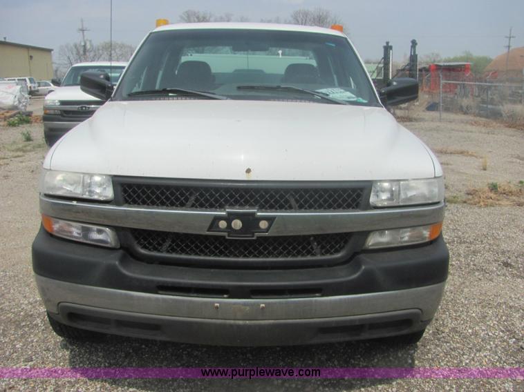 image for item 6201 2001 Chevrolet Silverado C2500HD pickup truck