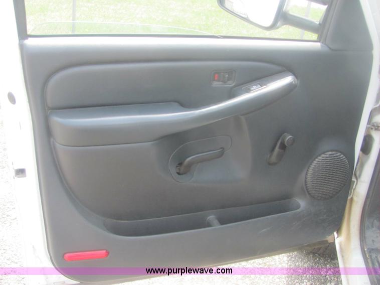 image for item 6201 2001 Chevrolet Silverado C2500HD pickup truck