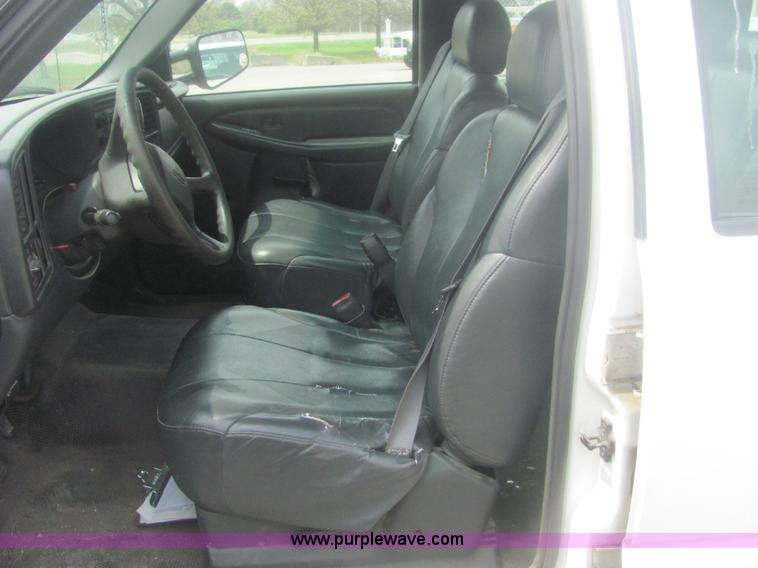 image for item 6201 2001 Chevrolet Silverado C2500HD pickup truck