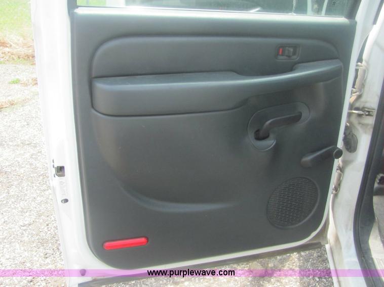 image for item 6201 2001 Chevrolet Silverado C2500HD pickup truck