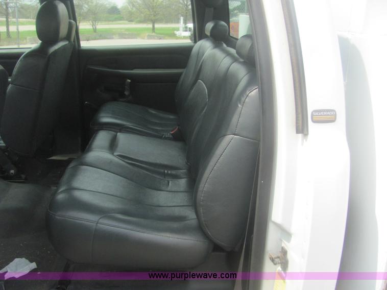 image for item 6201 2001 Chevrolet Silverado C2500HD pickup truck