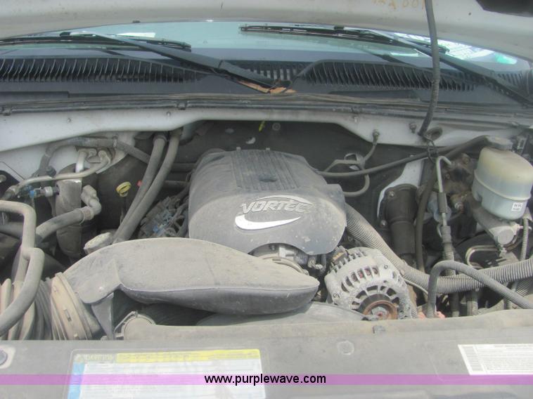 image for item 6201 2001 Chevrolet Silverado C2500HD pickup truck