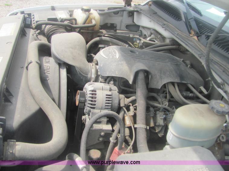 image for item 6201 2001 Chevrolet Silverado C2500HD pickup truck