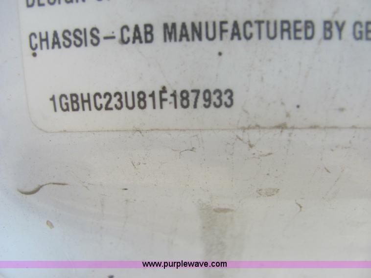 image for item 6201 2001 Chevrolet Silverado C2500HD pickup truck