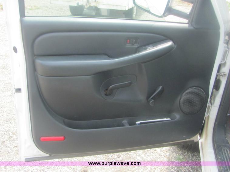 image for item 6202 2001 Chevrolet Silverado C2500HD pickup truck