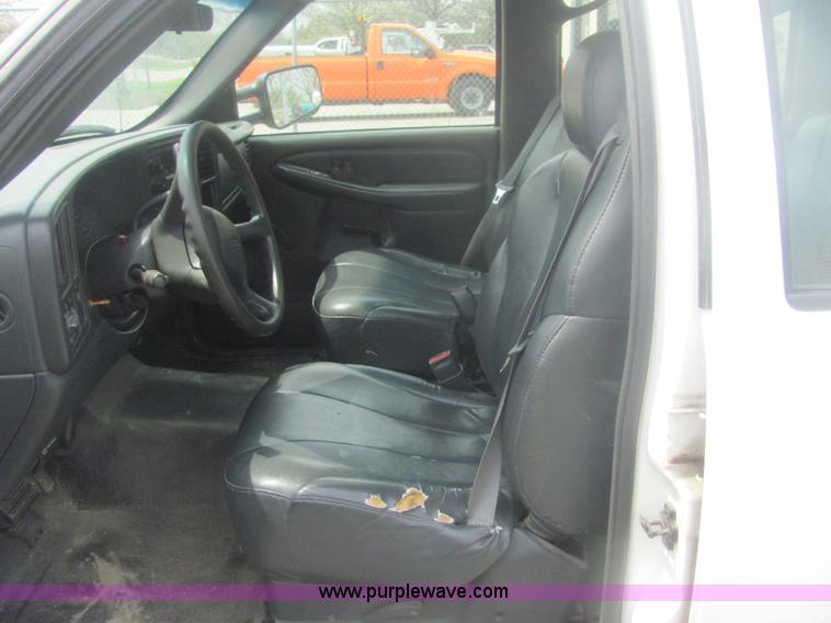 image for item 6202 2001 Chevrolet Silverado C2500HD pickup truck