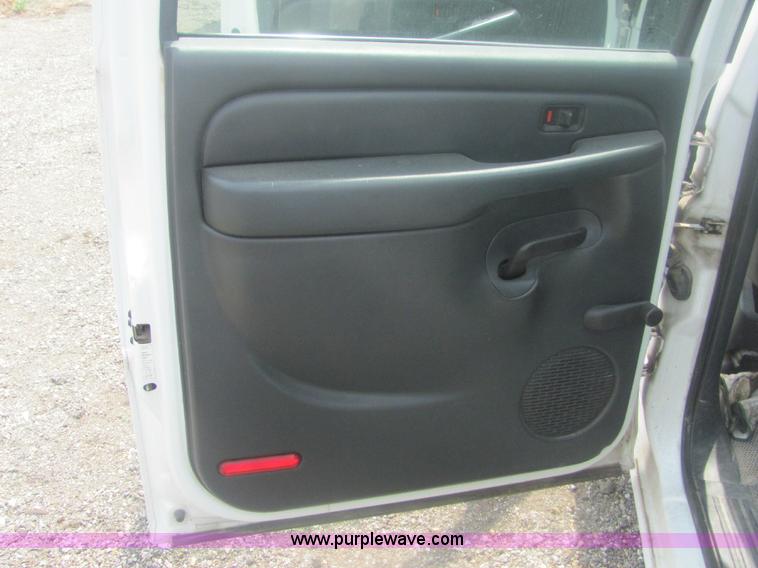 image for item 6202 2001 Chevrolet Silverado C2500HD pickup truck