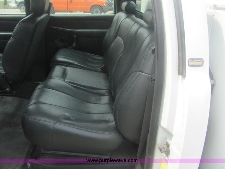 image for item 6202 2001 Chevrolet Silverado C2500HD pickup truck