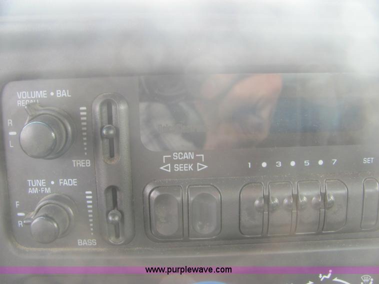 image for item 6202 2001 Chevrolet Silverado C2500HD pickup truck