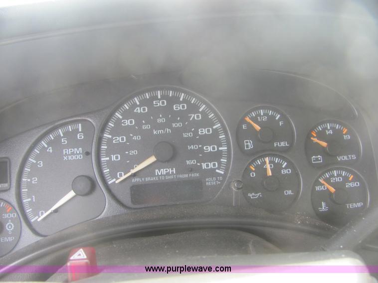 image for item 6202 2001 Chevrolet Silverado C2500HD pickup truck