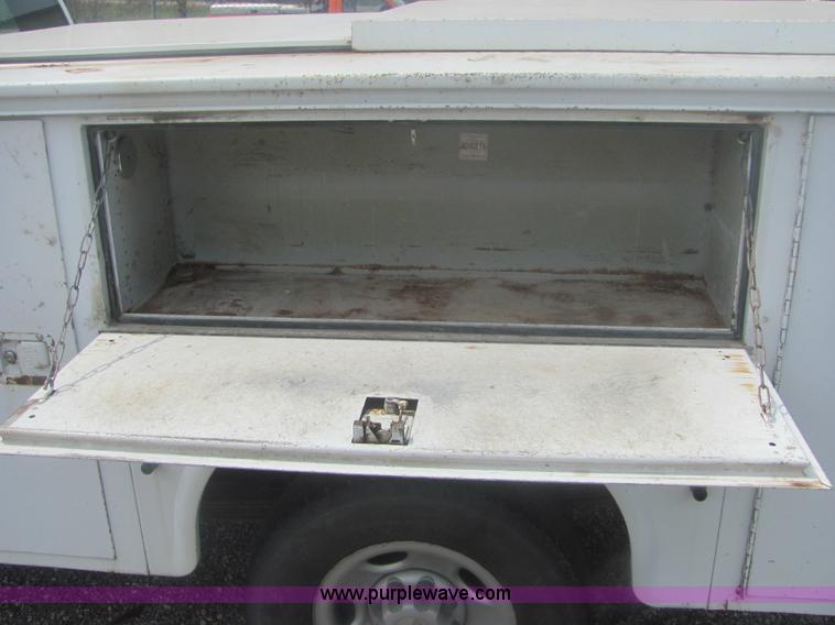 image for item 6202 2001 Chevrolet Silverado C2500HD pickup truck