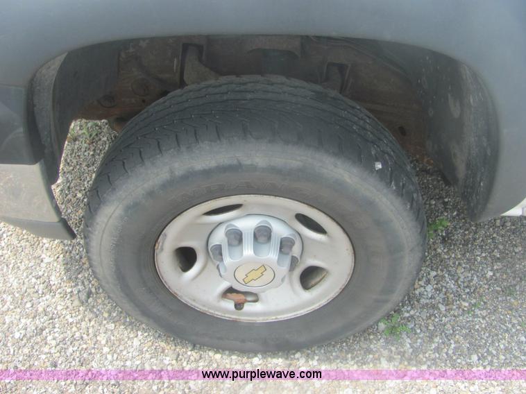 image for item 6202 2001 Chevrolet Silverado C2500HD pickup truck