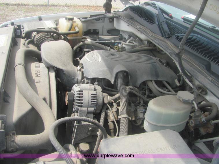 image for item 6202 2001 Chevrolet Silverado C2500HD pickup truck